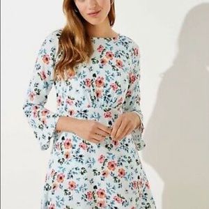 EUC bell sleeved floral dress - pockets!!